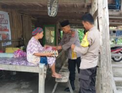 Sesuai Arahan Kapolres Sidrap, Kapolsek Baranti Bantu Warga Kurang Mampu