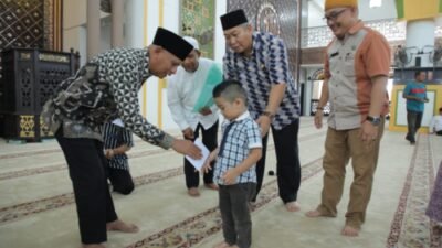 BKM Agung H. Achmad Bakrie Kisaran dan Bupati Asahan Salurkan Bantuan Kepada Anak Yatim dan Kaum Dhuafa