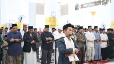 Bersama Ratusan Jamaah, Bupati Wajo Laksanakan Shalat Gerhana di Masjid Agung Ummul Quraa Sengkang