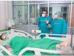 Kapolda Sulsel Jenguk Anggota Polres Jeneponto di RS Bhayangkara yang Terkena Tembakan