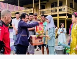 Peduli Korban Kebakaran, Sudirman Meru Serahkan Bantuan