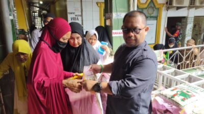 Ringankan Beban Anak Yatim dan Kaum Dhuafa, Pengurus Masjid At-taubah Bagikan Santunan