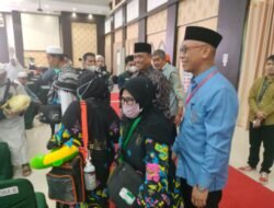 Terima Jamaah Haji Kloter 21 Embarkasi Makassar, Amran Mahmud Apresiasi PPIH dan Seluruh Pihak