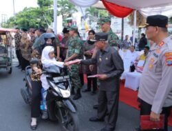 Ikut Serta Wujudkan Indonesia Emas, Bupati dan Forkopimda Asahan Bagi Bendera Merah Putih