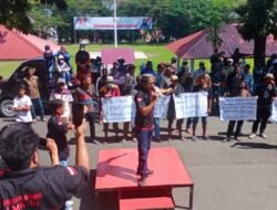 Pertanyakan Kelanjutan Program Sertifikat Gratis, Warga Abbanuangnge Unjuk Rasa di Kantor Bupati Wajo