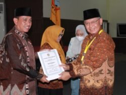 Peduli Wredatama, Amran Mahmud Dianugerahi Satya Lancana Madya Dari Pengurus Besar PWRI