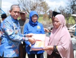 Salurkan Bantuan Bencana Kebakaran di Tempe dan Pammana, Amran Mahmud Semangati Korban