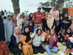 Ramaikan Festival Danau Tempe, Legislator Gerindra Bagikan Minuman Ringan Untuk Penonton
