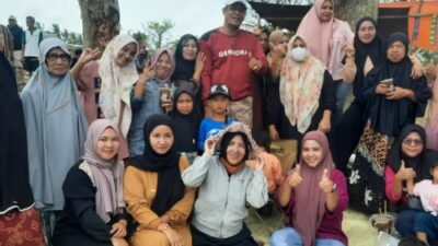 Ramaikan Festival Danau Tempe, Legislator Gerindra Bagikan Minuman Ringan Untuk Penonton