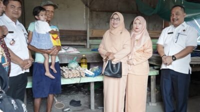 Kepala Dinas Kominfo Kabupaten Asahan Serahkan Bantuan Makanan Tambahan Kepada Anak Stunting