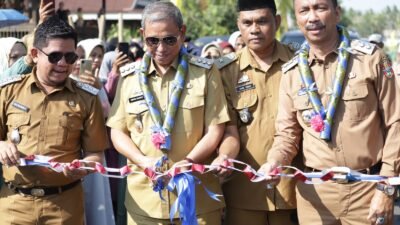 Resmikan Jalan Ruas Bulu-Penrang Riawa, Amran Mahmud : Saya Harap Dimanfaatkan Dengan Baik