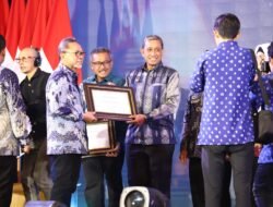 Terima Penghargaan Perlindungan Konsumen, Bupati Wajo : Kami Persembahkan Untuk Masyarakat