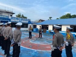 Sebelum Turun Melakukan Pamtur, Kasat Lantas Polres Wajo Terlebih Dahulu Berikan Arahan Kepada Anggotanya