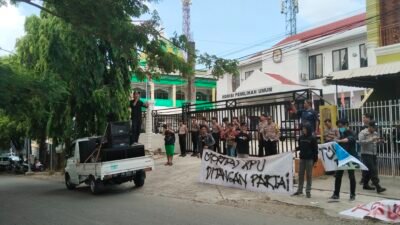 Mahasiswa Tuntut 3 Komisioner “Import” Mundur Dari KPU Wajo