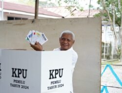 Bupati Asahan Gunakan Hak Suara Di TPS 06 Kelurahan Mekar Baru