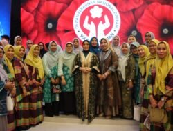Tampil di Fashion Show Dekranasda Preloved for Charity, Farida Kurnianingrum : Kita Harap Sutera Wajo Diminati
