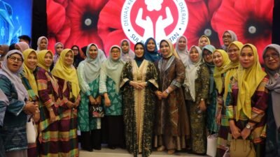 Tampil di Fashion Show Dekranasda Preloved for Charity, Farida Kurnianingrum : Kita Harap Sutera Wajo Diminati