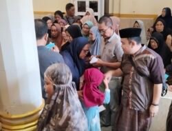 Berbagi Jelang Ramadhan, Pengurus Masjid At-Taubah Santuni 700 Anak Yatim dan Dhuafa