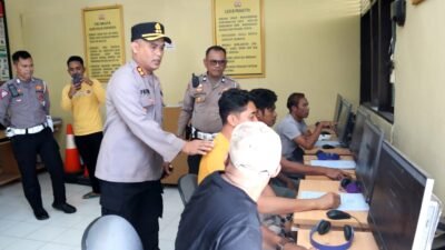 Pastikan Pelayanan Lancar, Kapolres Wajo Cek Pelayanan Publik di UPT Samsat dan Satpas SIM