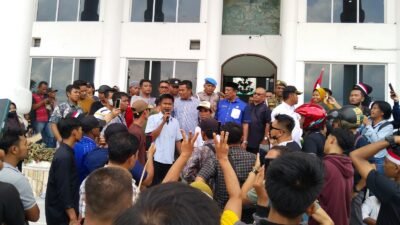 Tuntut Perbaikan Jalan, Warga Kecamatan Air Joman Demo Kantor Bupati Asahan