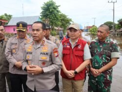 Kapolda dan Ketua Bhayangkari Sulsel Salurkan Bantuan Untuk Korban Bencana Banjir