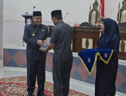 Pj Bupati Wajo Serahkan Ranperda LKPJ ke Dewan Untuk Dibahas