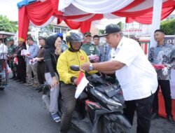 Pemkab Asahan Bagikan Bendera Merah Putih