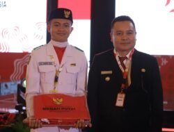 Penjabat Bupati Wajo Andi Bataralifu Terima Duplikat Bendera Pusaka Merah Putih Dari BPIP