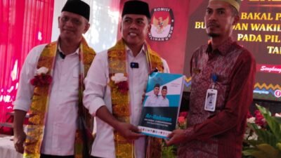 Diantar Ribuan Pendukung, Pasangan Ar Rahman Daftar di KPU Wajo
