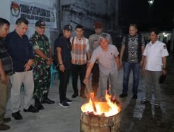 Bupati Asahan Saksikan Pemusnahan Surat Suara Tidak Terpakai