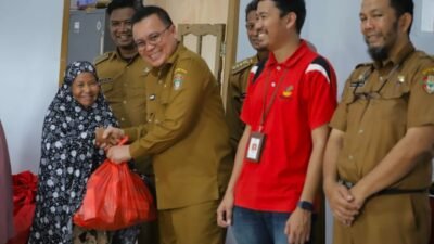 Pj Bupati Wajo Serahkan Bantuan Bencana Dan Kedaruratan