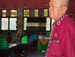 Memprihatinkan, Atap dan Rangka Plafon Ruang Kelas SDN 23 Assorajang Rusak Berat