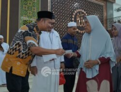 BKM Agung H. Achmad Bakrie Kisaran Salurkan Bantuan Kepada Kaum Dhuafa dan Anak Yatim
