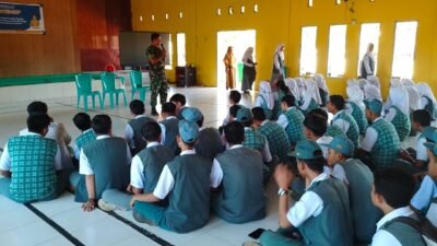 Sosialisasikan Penerimaan Bintara dan Tamtama TNI AD, Babinsa Koramil 1406-10/Pitumpanua Kunjungi SMAN 6 Wajo