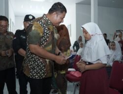 Wabup Asahan Serahkan Kartu BPJS Gratis dan KIP di 4 Kecamatan