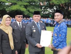 Serahkan SK CPNS, Bupati Harap Emban Amanah Dengan Penuh Tanggungjawab