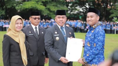 Serahkan SK CPNS, Bupati Harap Emban Amanah Dengan Penuh Tanggungjawab