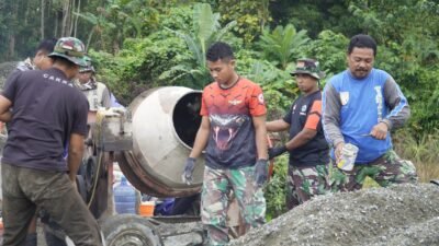 Personel Satgas TMMD Ke-124 Kodim 1406/Wajo Genjot Pembangunan Jembatan di Dusun Tobulelle