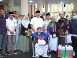 Bupati Asahan Jemput 2 Jemaah Haji yang Sakit di Embarkasi Medan