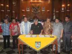 Bupati Asahan Hadiri Rapat Paripurna DPRD untuk Penandatanganan Nota Kesepakatan APBD 2025