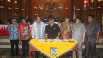 Bupati Asahan Hadiri Rapat Paripurna DPRD untuk Penandatanganan Nota Kesepakatan APBD 2025