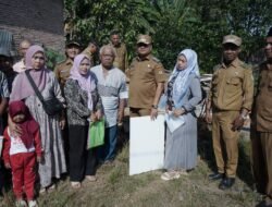 Wabup Asahan Salurkan Bantuan Kemensos Untuk Keluarga Terdampak Angin Kencang