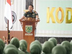 Dandim 1406/Wajo Tekankan Disiplin dan Kekompakan dalam Jam Komandan Bersama Prajurit, PNS, dan Persit