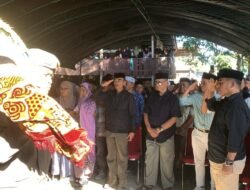 Lurah Uraiyyang Tutup Usia, Bupati Wajo Kunjungi Rumah Duka Sampaikan Duka Cita