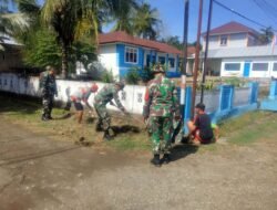 Koramil 1406-07/Takkalalla Gelar Karya Bakti Bersihkan Saluran Air di Kelurahan Peneki