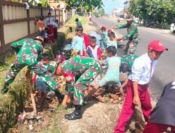 Koramil 1406-03/Maniangpajo Gelar Karya Bhakti Pembersihan Saluran Air di SDN 273 Anabanua