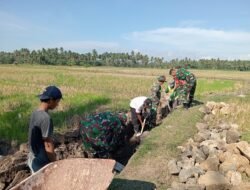 Koramil 1406-08/Sabbangparu Gelar Karya Bakti Bersihkan dan Perbaiki Saluran Irigasi di Kelurahan Sompe