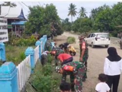Koramil 1406-03/Maniangpajo Gelar Karya Bhakti Bersihkan Saluran Air di Kelurahan Tangkoli