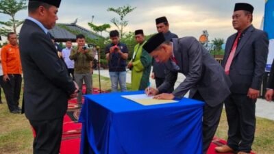 Buka Lembaran Baru, Bupati Lantik Dirut PDAM dan Dirut PT Wajo Energy Jaya di Ruang Terbuka