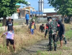 Koramil 1406-01/Tempe Gelar Karya Bhakti Pembersihan Talut dan Got di Kelurahan Salomenraleng